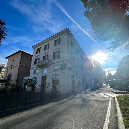 Domus De Cinti Bed & Breakfast