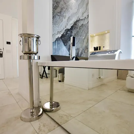 Domus De Cinti Bed & Breakfast