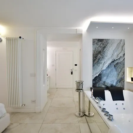 Domus De Cinti Bed & Breakfast 4*