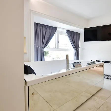 Domus De Cinti Bed & Breakfast *